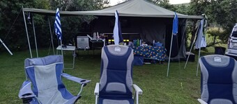 Land Rover Discovery, roof top tent and off road trailer with driver