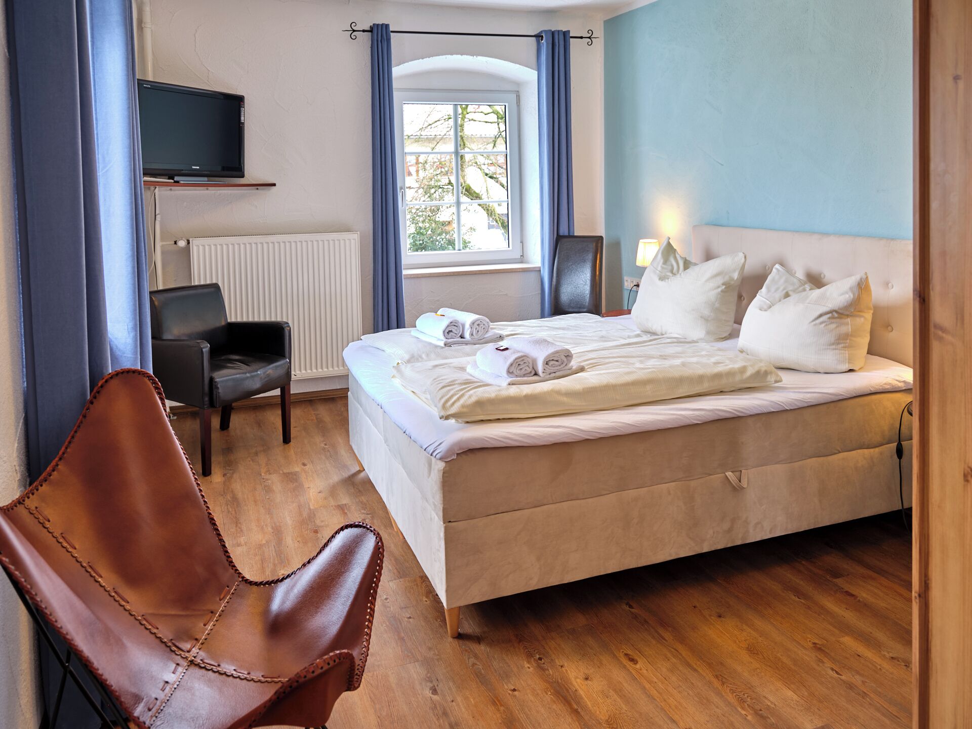 Kahden hengen comfort-huone, 1 makuuhuone, tupakointi kielletty, piha-alue | Allergiatestatut vuodevaatteet, minibaari, työpöytä