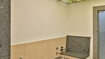 Lichaamsbehandelingen, aromatherapie, hotstone-massages, sportmassages