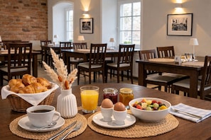 Café da manhã com buffet todos os dias mediante uma taxa
