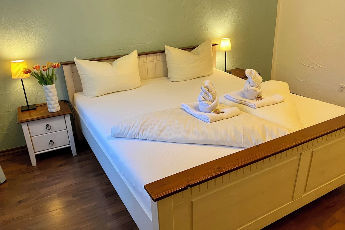 Classic Double Room, 1 Bedroom, Non Smoking, Courtyard Area | 1 bedroom, hypo-allergenic bedding, minibar, desk