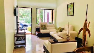 House, 3 Bedrooms, Smoking, Private Pool | Interior