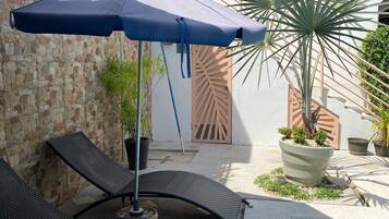 Hus - 3 soveværelser - ryger - privat pool | Terrasse/gårdhave