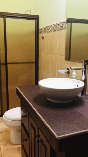 House, 3 Bedrooms, Smoking, Private Pool | Bathroom - Holiday Beach House In Punta Leona - Wprivate Pool (Tárcoles)
