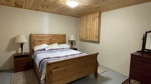 4 bedrooms, free WiFi - Chandos Lake Sanctuary (North Kawartha)