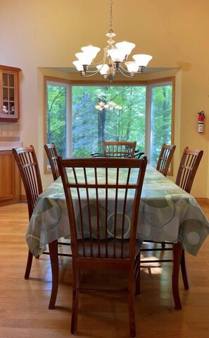 Dining - Chandos Lake Sanctuary (North Kawartha)