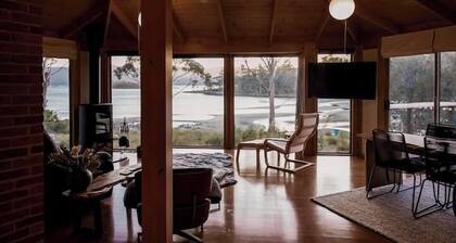The Hideout Cabin, stunning waterfront nature retreat