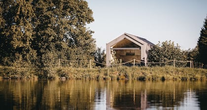 Lovt am See, Ökologisch Gebautes und Eingerichtetes Tiny House Direkt am Wasser