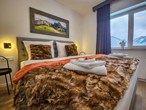 12 chambres, fer et planche à repasser, Wi-Fi, draps fournis