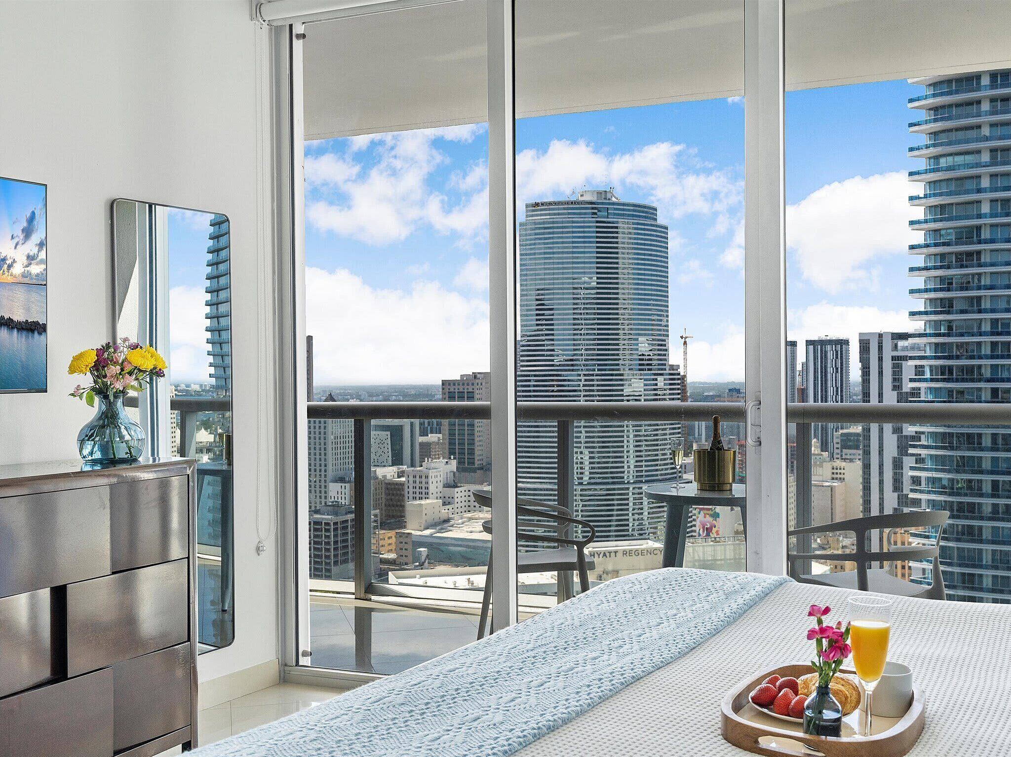 1 chambre, fer et planche à repasser, lit parapluie, Wi-Fi