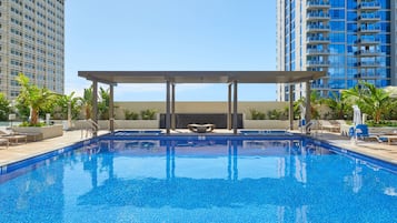2 outdoor pools, free pool cabanas, pool umbrellas