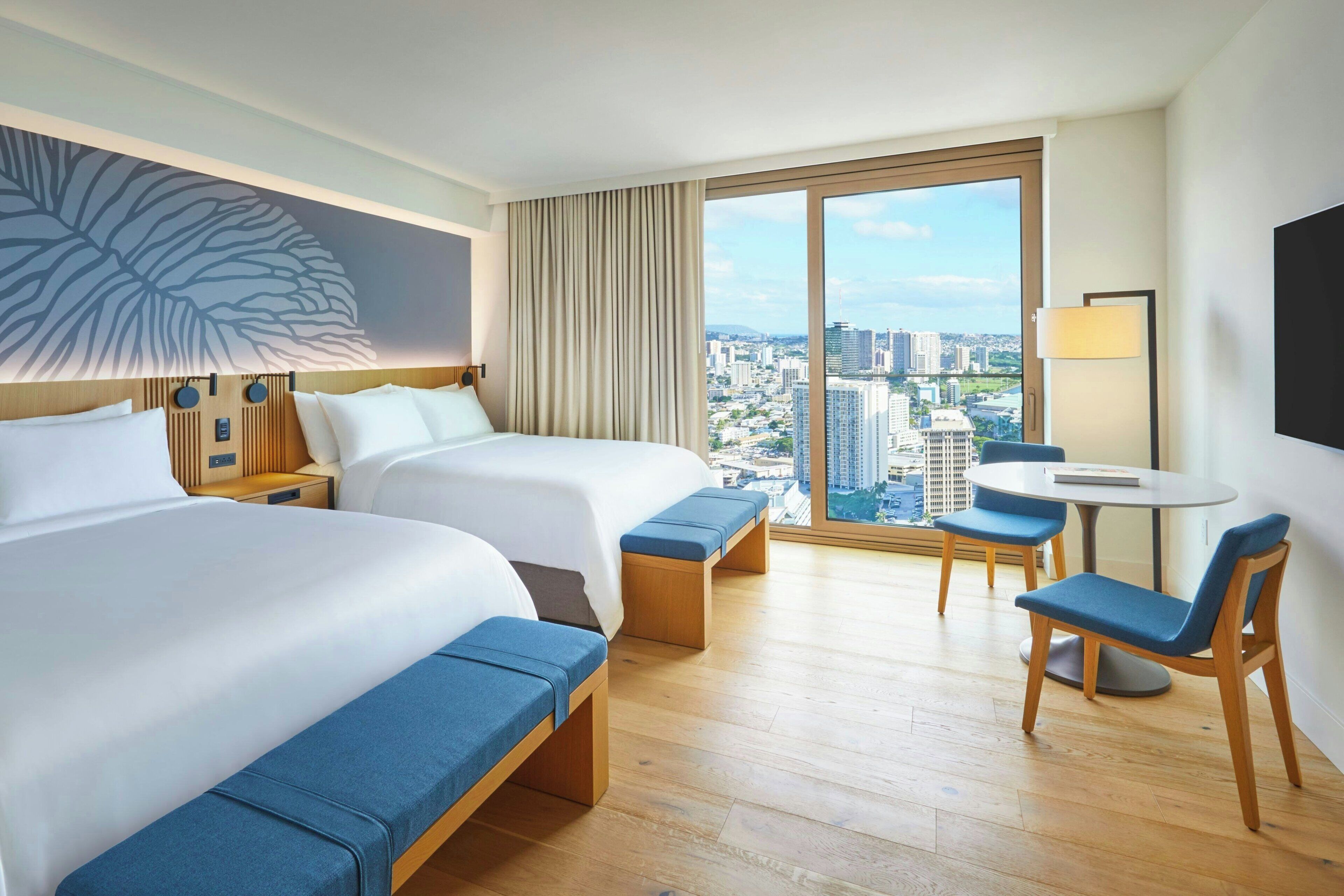 Rom, 2 queensize-senger, havutsikt | Sengetøy av topp kvalitet, safe på rommet og skrivebord