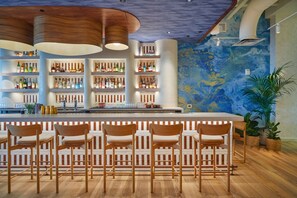 Breakfast, lunch and dinner served - Renaissance Honolulu Hotel & Spa (Honolulu)