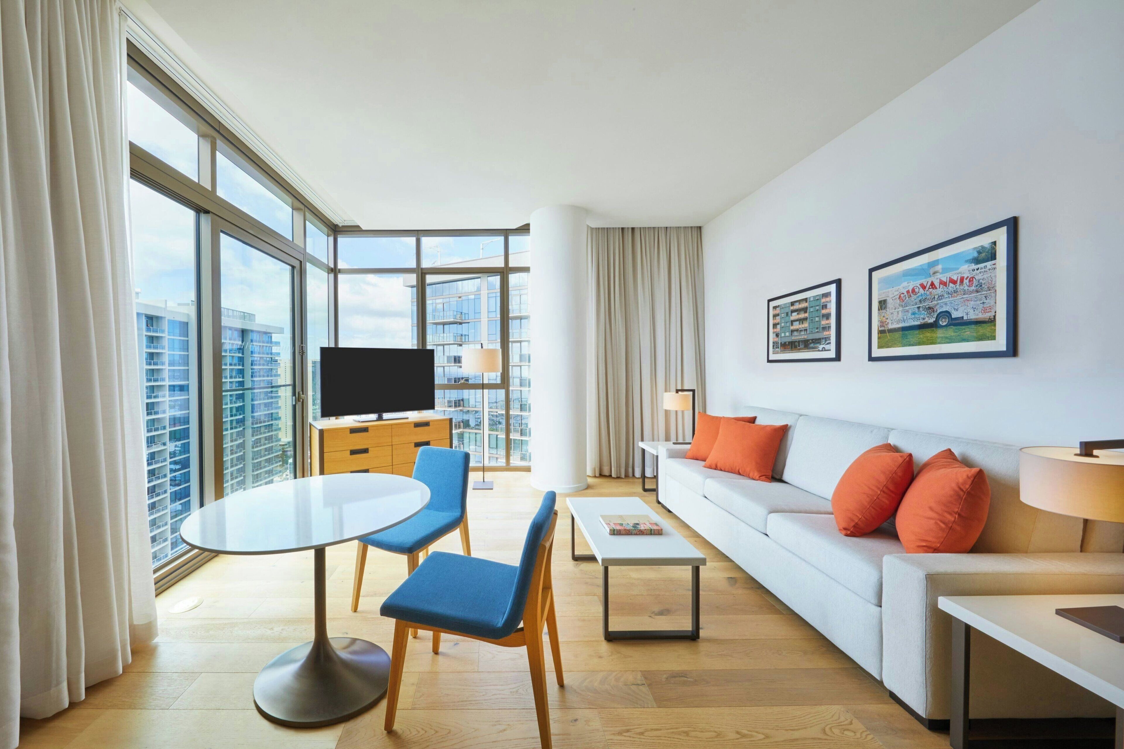 Suite, 1 soverom, havutsikt | Sengetøy av topp kvalitet, safe på rommet og skrivebord