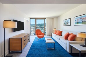 LCD-televisio, Netflix, iPod-telakointiasema, suoratoistopalvelut