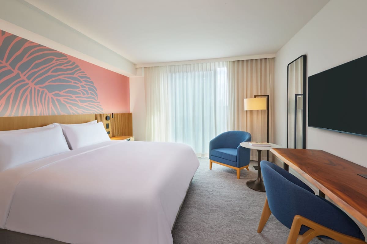 Premium bedding, in-room safe, desk, laptop workspace