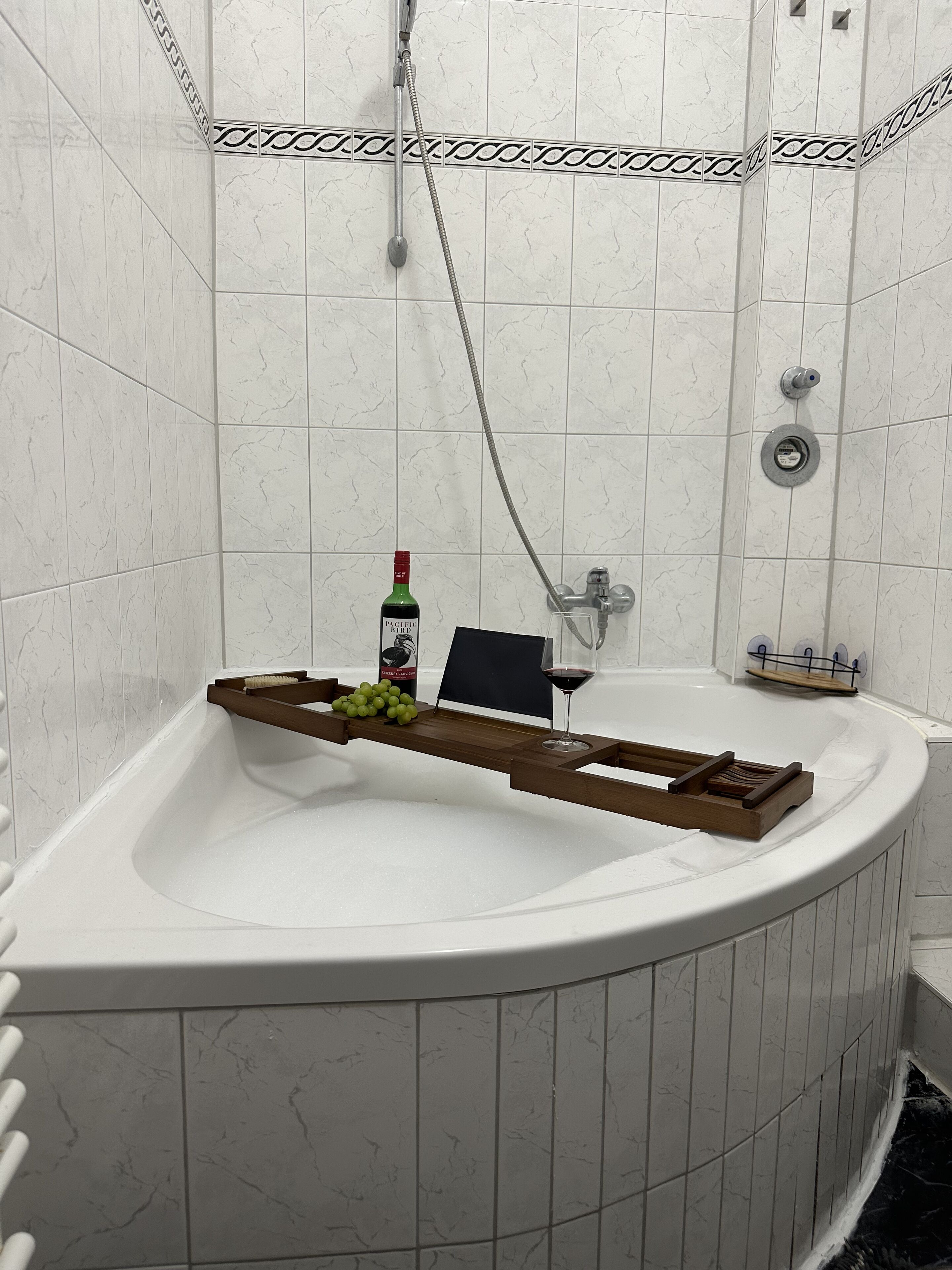 Haartrockner, Handtücher, Seife, Shampoo