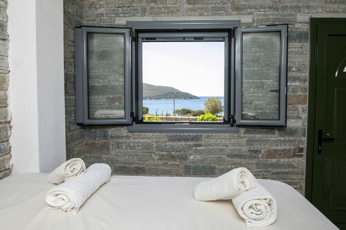 Stone & Cozy Studio ιdeal for relaxed holidays, 100m from the beach! 