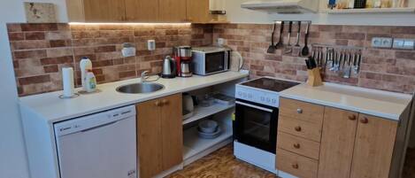 Fridge, microwave, oven, dishwasher