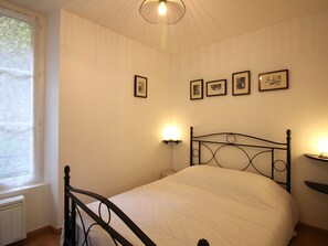 2 bedrooms, travel cot, free WiFi - 2-star T3 with wifi, 300m from thermal baths (Mont-Dore)