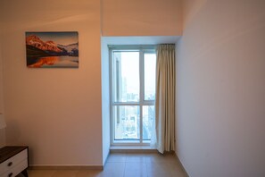2 bedrooms, individually decorated, iron/ironing board, free WiFi - Yogi - Incredible 2BR with Balcony and Burj Khalifa Views (Dubai)