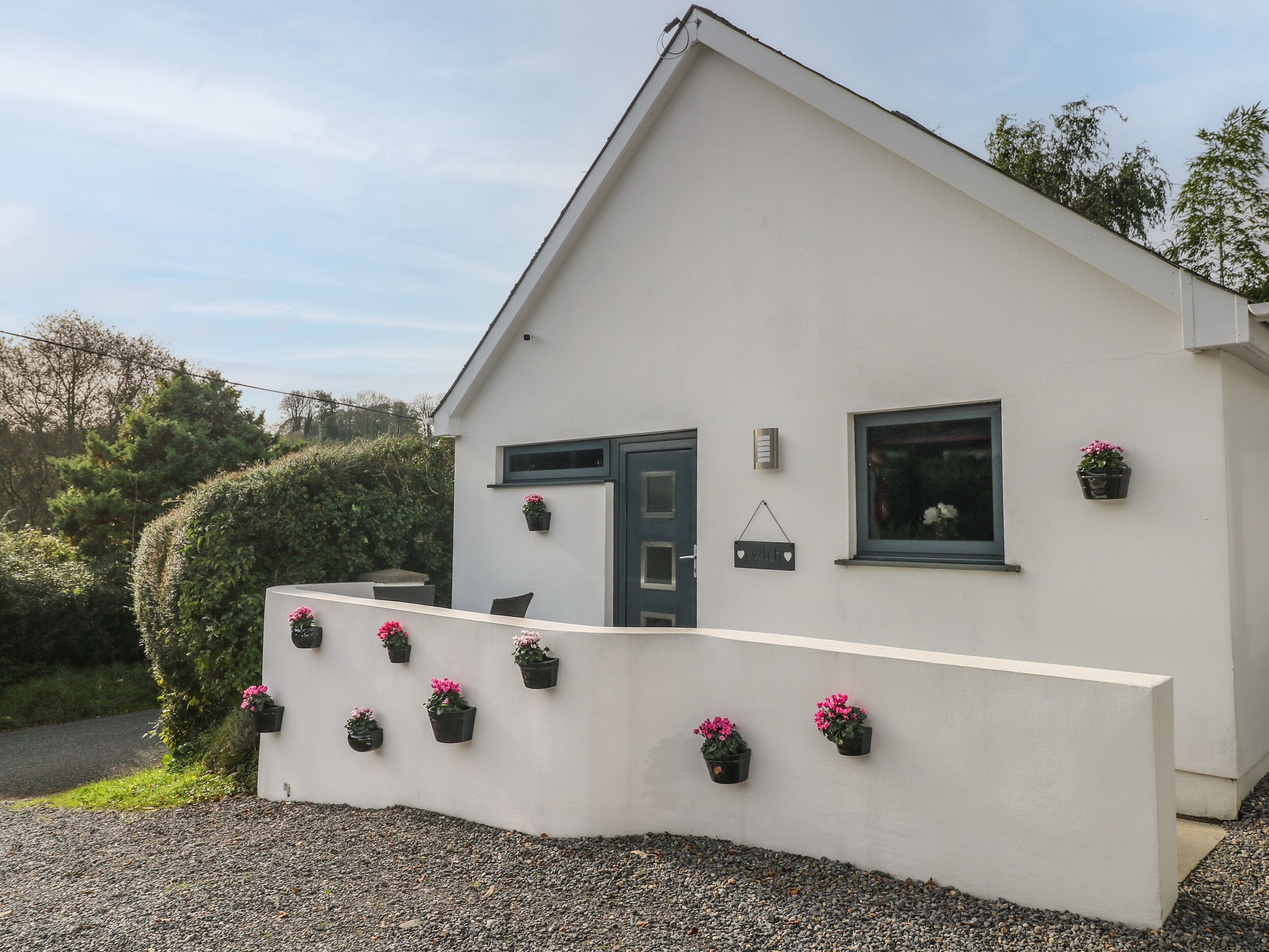 CWTCH APARTMENT - PEN COED, romantic, with a garden in Saundersfoot