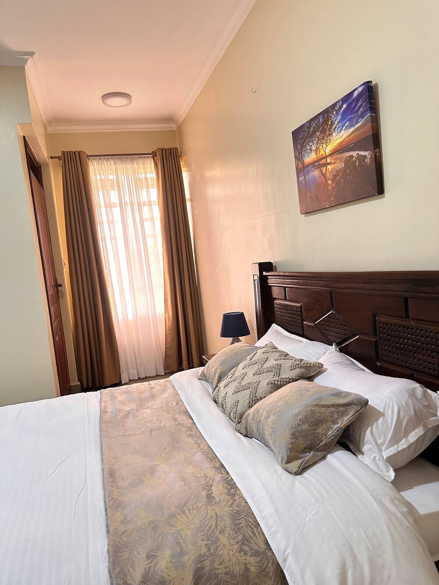 2 habitaciones, tabla de planchar con plancha, wifi y ropa de cama 