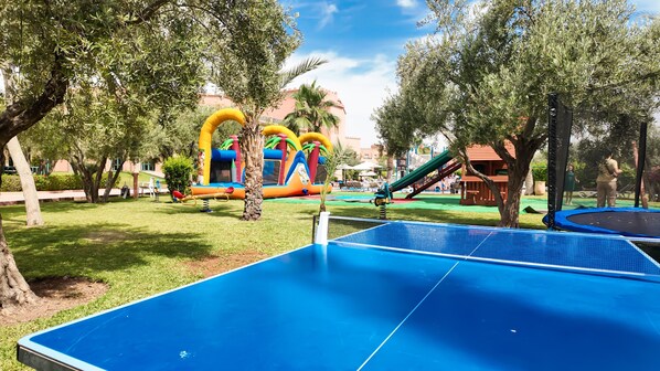 منطقة لعب الأطفال - خارجية