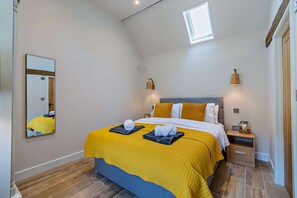 1 bedroom, iron/ironing board, WiFi, bed sheets - Dairy Barn by Bloom Stays - sleeps 2 guests in 1 bedroom (Tunbridge Wells)