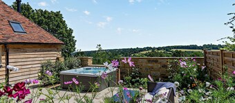 Dairy Barn by Bloom Stays - sleeps 2 guests in 1 bedroom