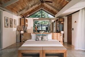 Egyptian cotton sheets, premium bedding, free minibar items - Villa Escape Burasari (Maprao Island)