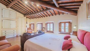 4 camere, ferro/asse da stiro, Wi-Fi