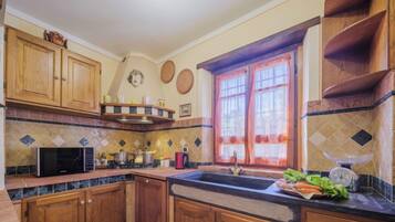 Frigorifero, microonde, forno, lavastoviglie