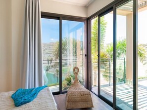 2 soverom, skrivebord, strykejern/-brett og internettilgang