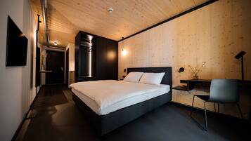 Chambre Double Deluxe, balcon | Bureau, espace de travail pour ordinateur portable, rideaux occultants