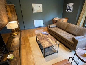 Smart TV, books - Luxury 2 bedroom apartment w/ free parking
 (York)