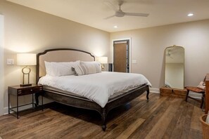 4 bedrooms, iron/ironing board, travel cot, WiFi - 65Acres HotTub, Sauna, Cold Plunge, Fishing + Golf (Robertson County)