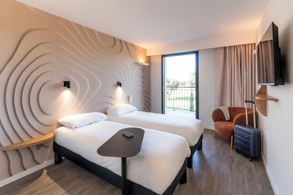 Standard Room, 2 Twin Beds, Balcony | Premium bedding, pillowtop beds, individually decorated