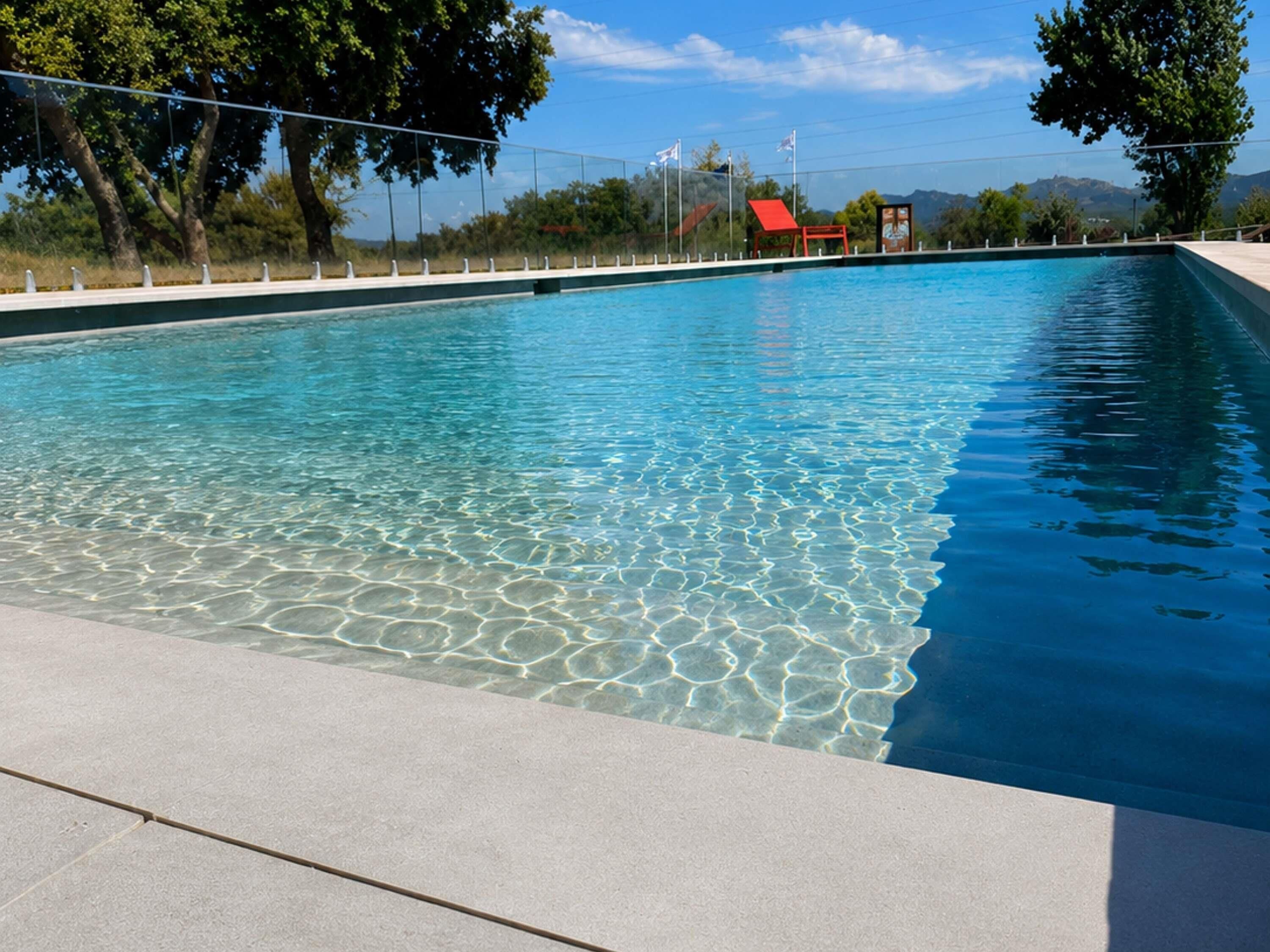 Piscine extérieure (ouverte en saison)