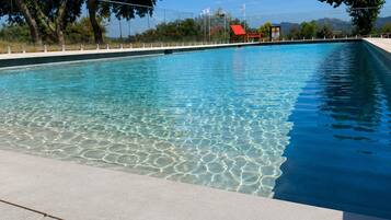 Piscine extérieure (ouverte en saison)