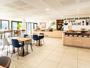 Free daily buffet breakfast - Ibis Styles Cabriès Aix-En-Provence Tgv  (Cabries)