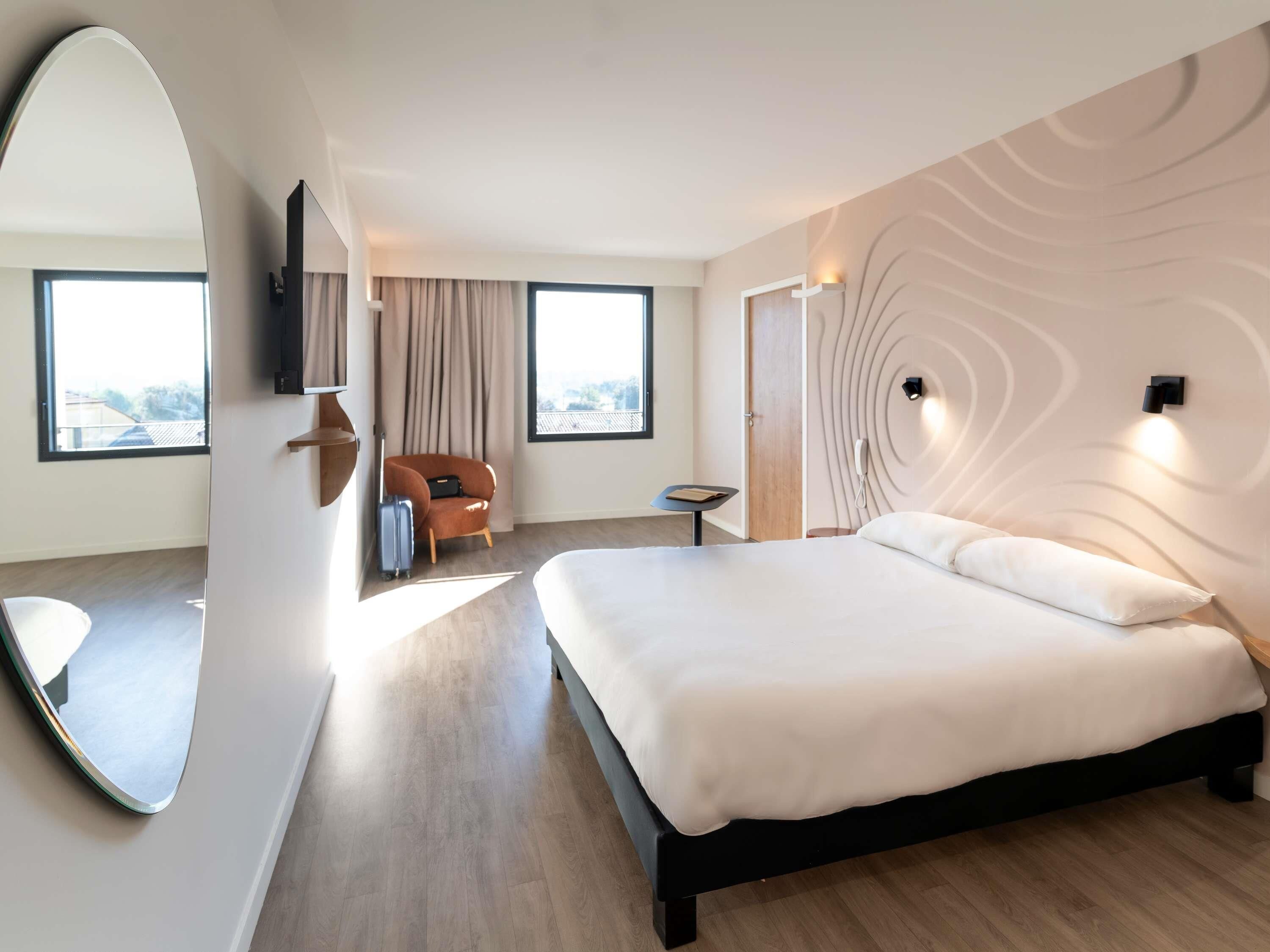 Premium bedding, pillowtop beds, desk, laptop workspace