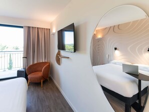 Premium bedding, pillowtop beds, individually decorated - Ibis Styles Cabriès Aix-En-Provence Tgv  (Cabries)
