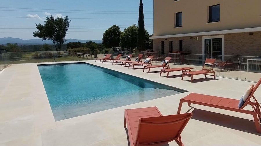 Ibis Styles CabriĂšs Aix-En-Provence Tgv