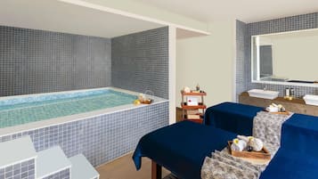 Salas de tratamiento para parejas, un sauna, una bañera de hidromasaje