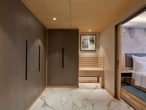 Presidential Suite, 1 King Bed, Non Smoking | Wardrobe