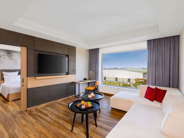 Minibar, in-room safe, individually furnished, desk - Novotel Jaipur Convention Centre (Jaipur)