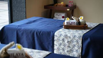 Salas de tratamiento para parejas, sauna y tina de hidromasaje