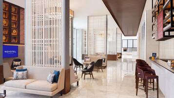 Aperto a colazione, pranzo e cena, con tavoli all'aperto