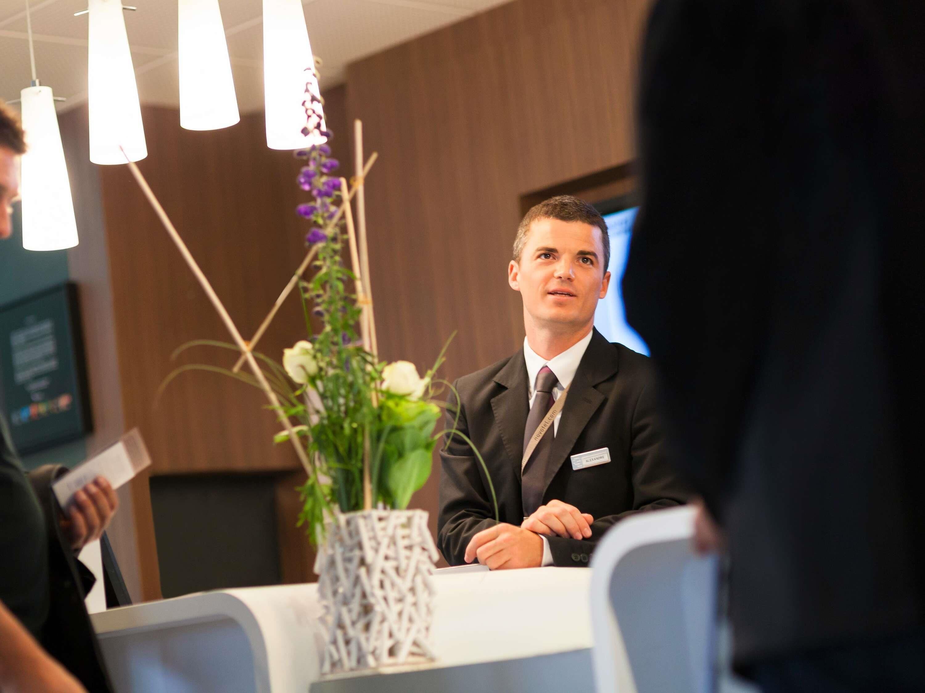 Couples treatment room(s), sauna, hot tub, steam room, body treatments